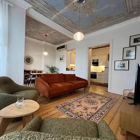Comfortable And Peaceful For Family In Beyoglu Apartment *