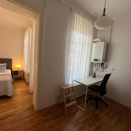 Comfortable And Peaceful For Family In Beyoglu Apartment *